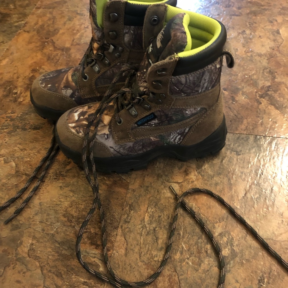 Boys camo boots